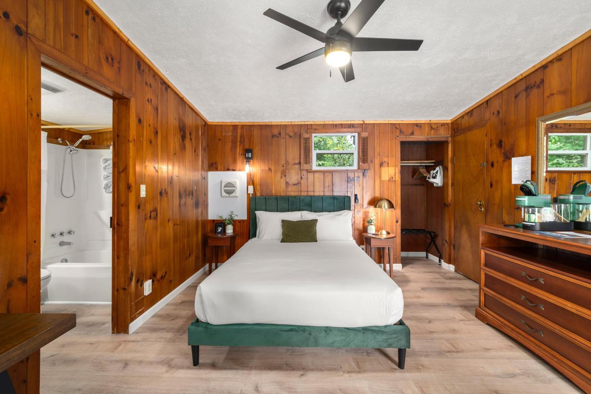 Cedarwood Inn Hendersonville Exteriör bild